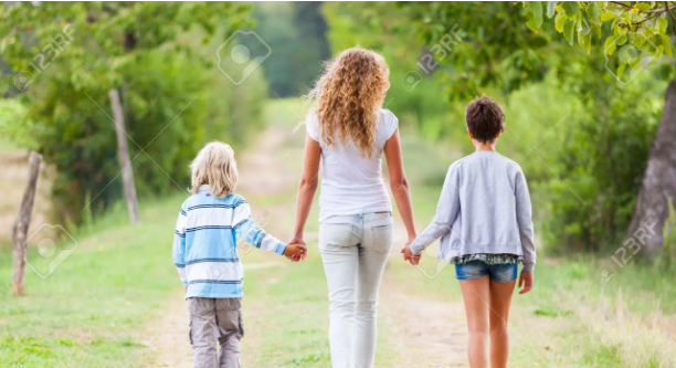 “Rising Above Grief: The Inspiring Journey of a Strong Mother”